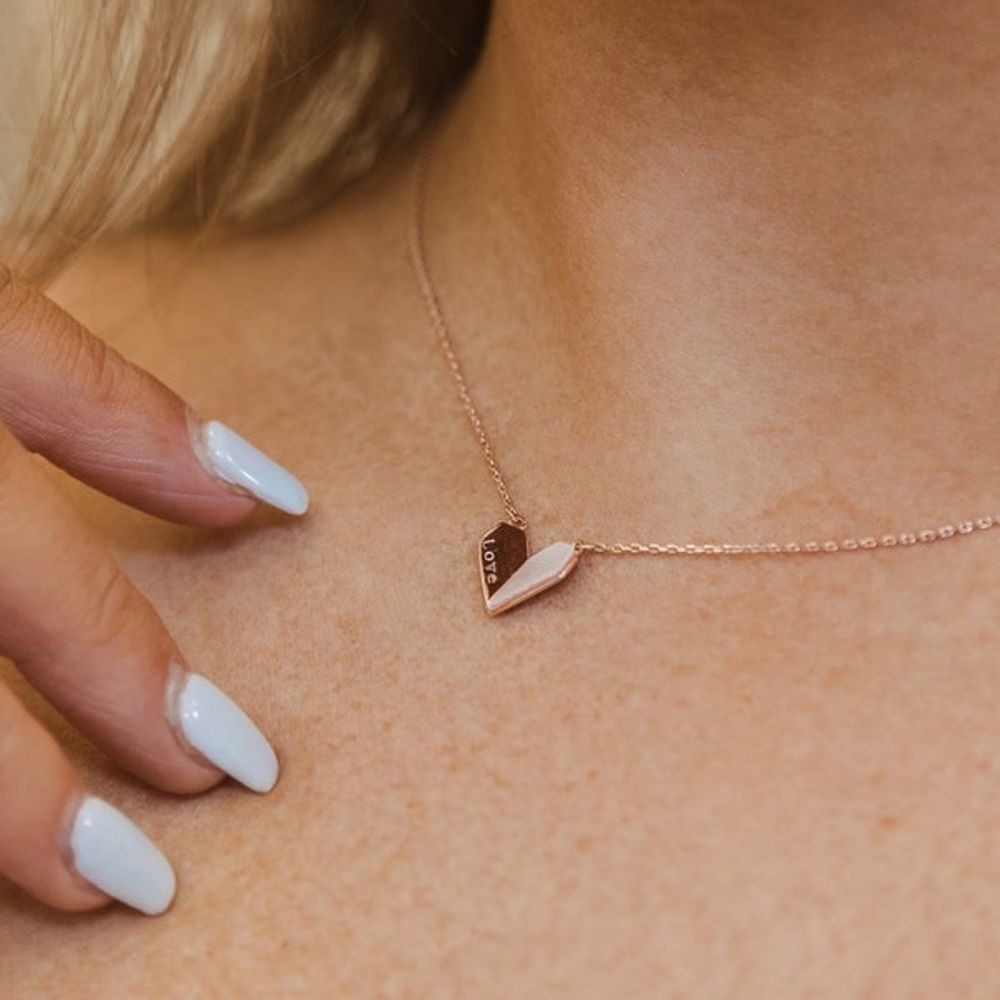 𝅺Shell Heart Love Necklace - Picture 4 of 7